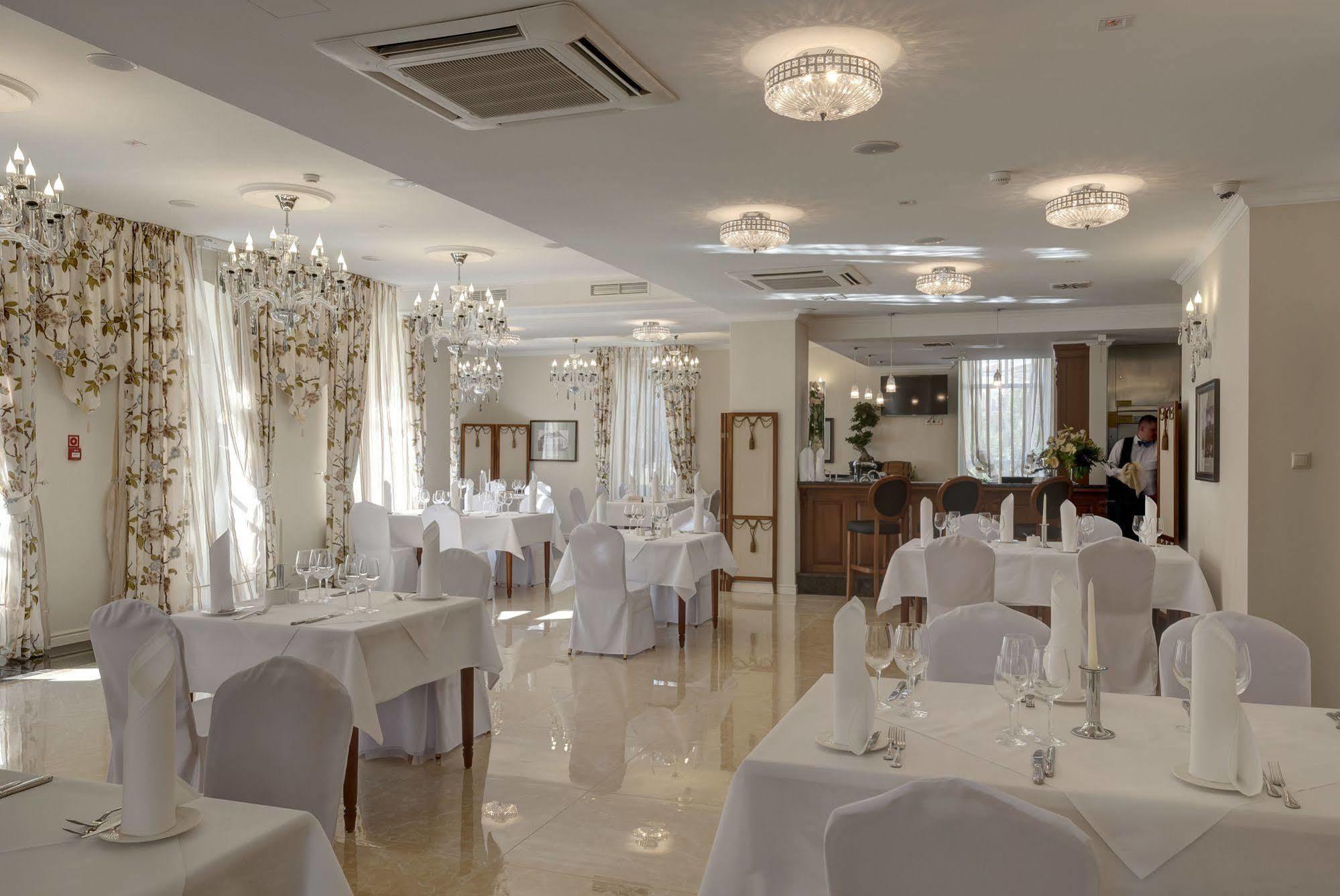 Hotel Willa Hueta 키엘체 외부 사진